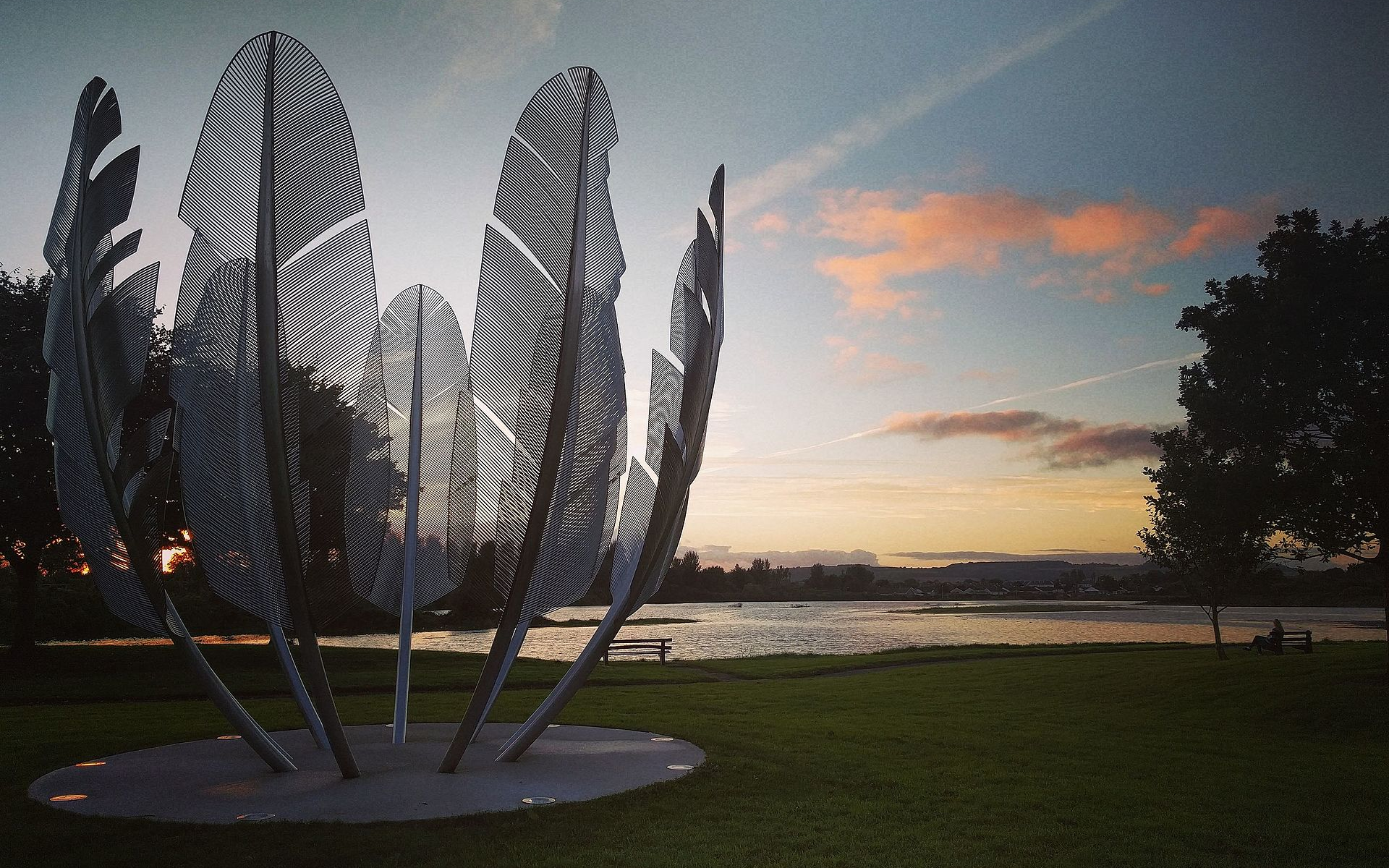 Large outdoor sculpture of nine stainless steel eagle feathers arranged in a protective circle, by artist Alex Pentek. Located in Midleton, County Cork, it commemorates the Choctaw Nation’s donation to Irish famine relief in 1847, symbolising transatlantic solidarity and remembrance.